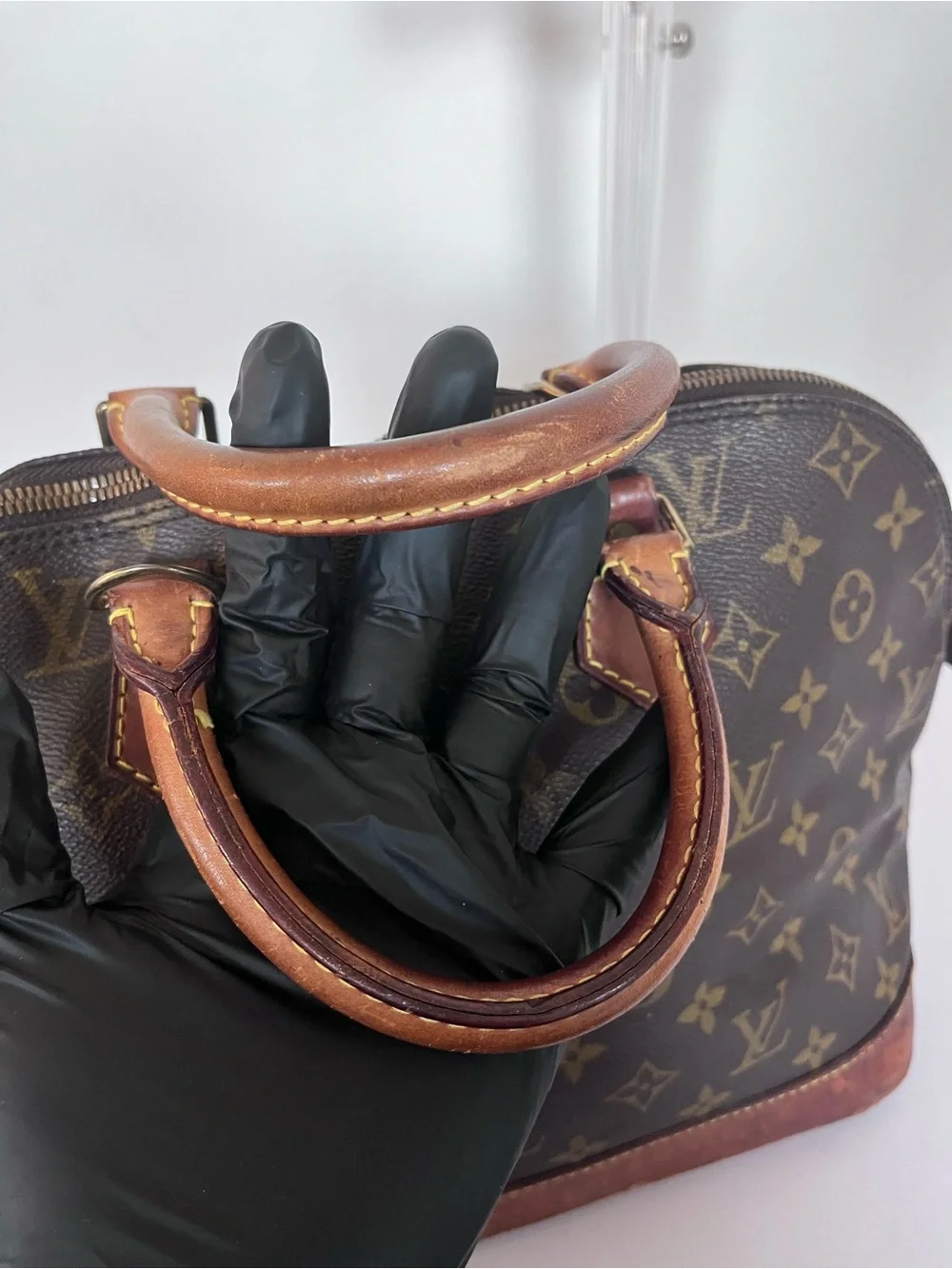 LOUIS VUITTON VINTAGE ALMA BAG.